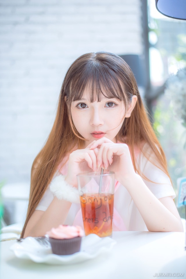 “……”吕布扭头，有些无奈的看着贾诩：“文和，我终于知道你为何从不插手兵权了，否则，我一定会用这个理由弄死你！麻烦你一次把话说完好吗？”